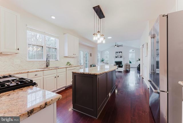 25827 PRIESTERS POND DR, Chantilly, VA 20152