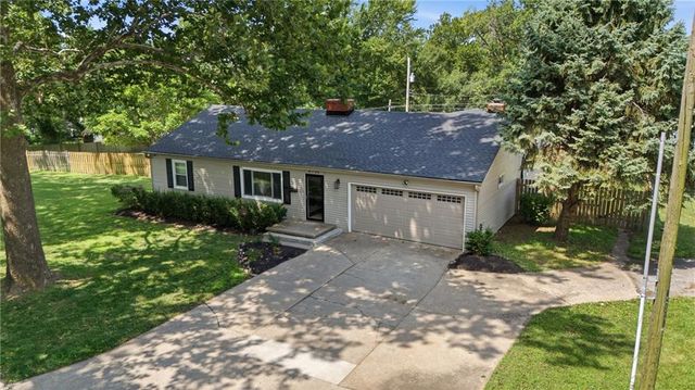 6700 Crisp Avenue, Raytown, MO 64133