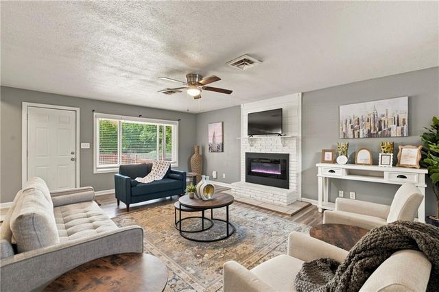 6700 Crisp Avenue, Raytown, MO 64133