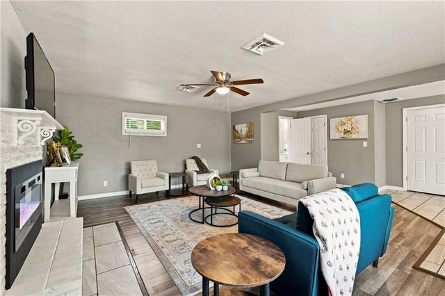 6700 Crisp Avenue, Raytown, MO 64133