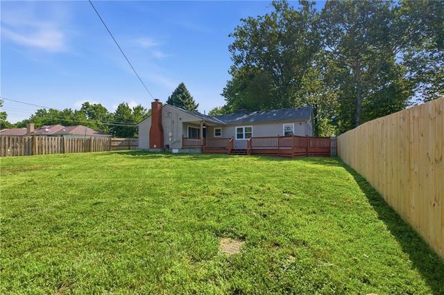 6700 Crisp Avenue, Raytown, MO 64133