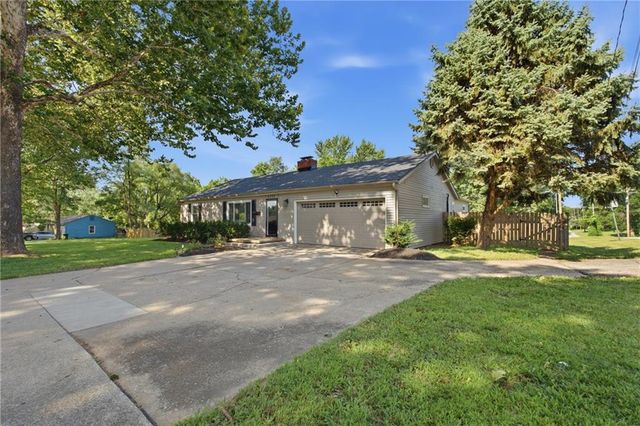 6700 Crisp Avenue, Raytown, MO 64133