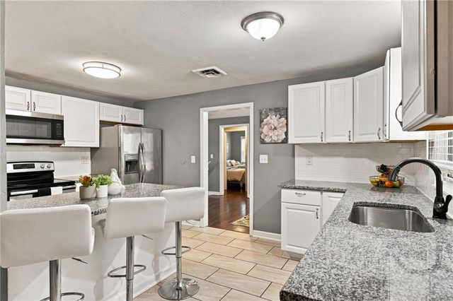6700 Crisp Avenue, Raytown, MO 64133