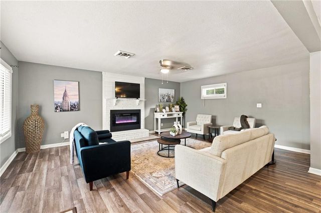 6700 Crisp Avenue, Raytown, MO 64133