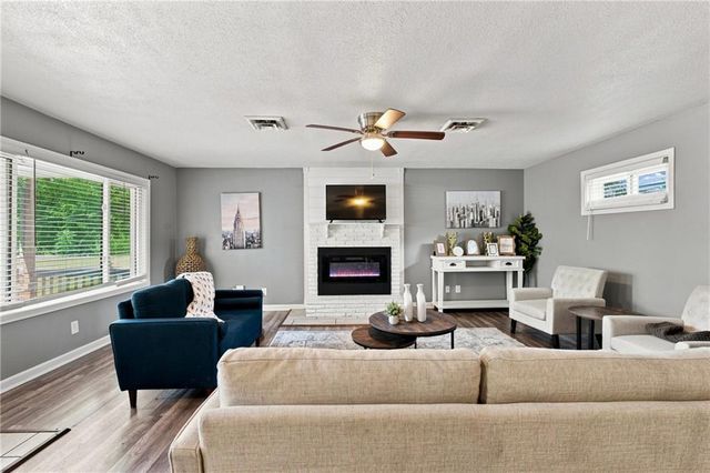6700 Crisp Avenue, Raytown, MO 64133
