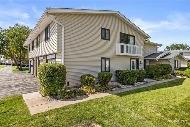 131 Fairlane Court, Bloomingdale, IL 60108