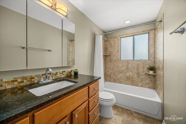 131 Fairlane Court, Bloomingdale, IL 60108