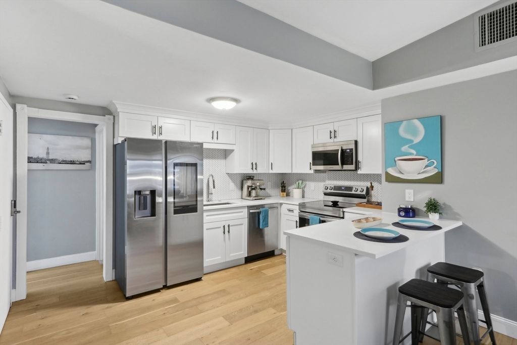 115 W 7th St 3, Boston, MA 02127