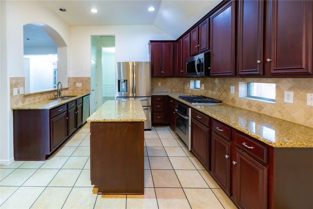 5840 Somerton Drive, Grand Prairie, TX 75052