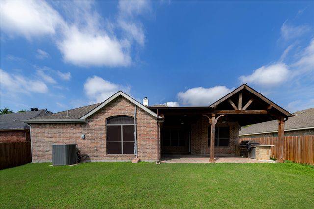 5840 Somerton Drive, Grand Prairie, TX 75052