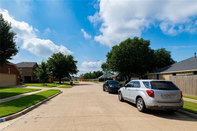 5840 Somerton Drive, Grand Prairie, TX 75052