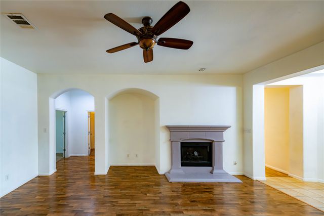 5840 Somerton Drive, Grand Prairie, TX 75052