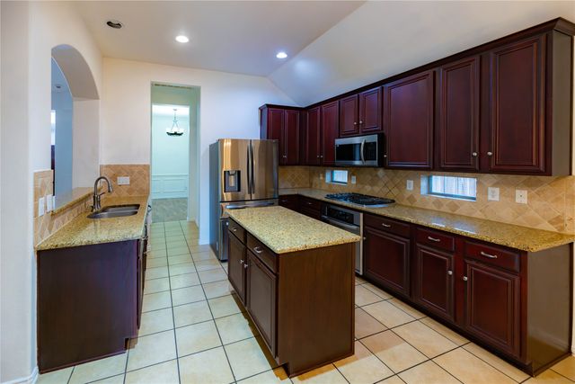 5840 Somerton Drive, Grand Prairie, TX 75052