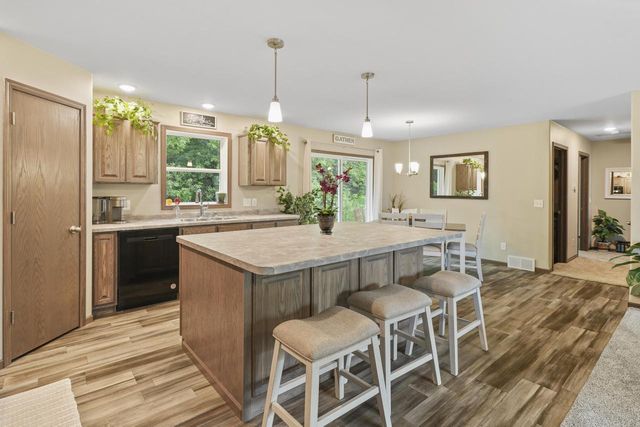 1296 E Bluff ROAD, Whitewater, WI 53190