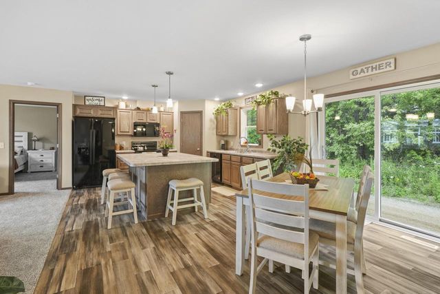 1296 E Bluff ROAD, Whitewater, WI 53190