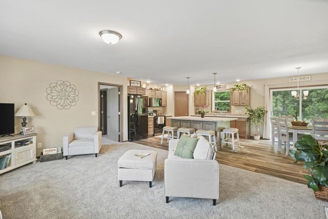 1296 E Bluff ROAD, Whitewater, WI 53190