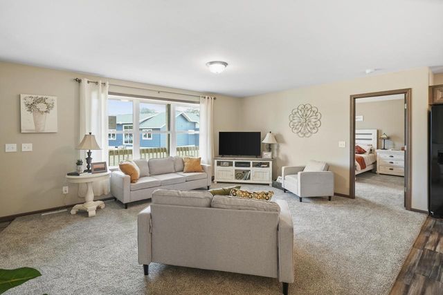 1296 E Bluff ROAD, Whitewater, WI 53190
