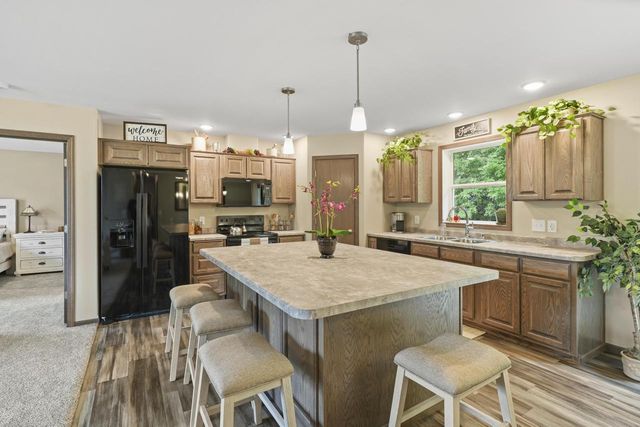 1296 E Bluff ROAD, Whitewater, WI 53190