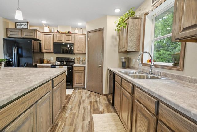 1296 E Bluff ROAD, Whitewater, WI 53190