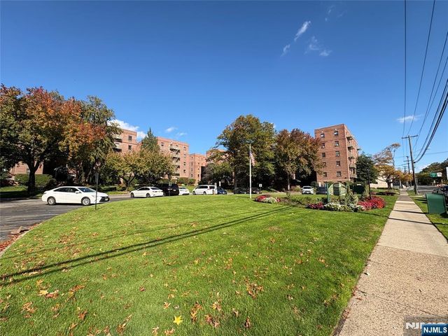 2329 Hudson Terrace C3, Fort Lee, NJ 07024