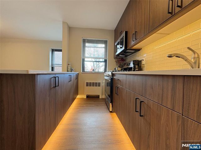 2329 Hudson Terrace C3, Fort Lee, NJ 07024