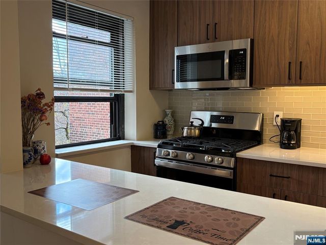 2329 Hudson Terrace C3, Fort Lee, NJ 07024