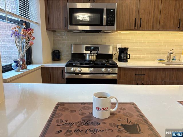 2329 Hudson Terrace C3, Fort Lee, NJ 07024
