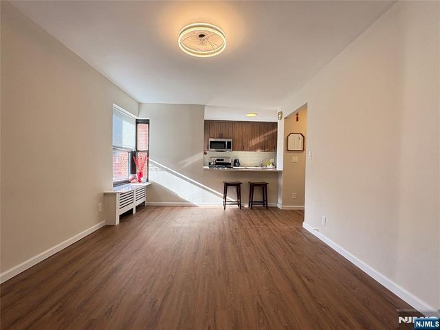 2329 Hudson Terrace C3, Fort Lee, NJ 07024