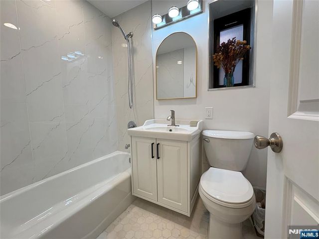 2329 Hudson Terrace C3, Fort Lee, NJ 07024