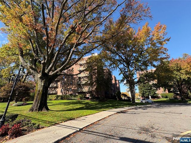 2329 Hudson Terrace C3, Fort Lee, NJ 07024