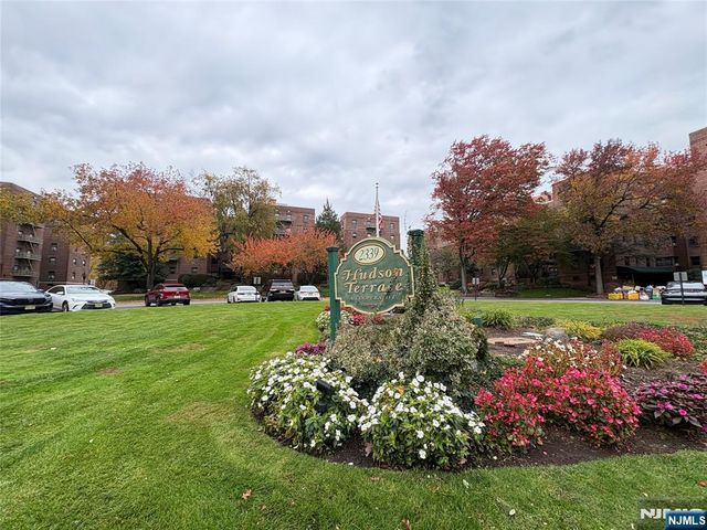 2329 Hudson Terrace C3, Fort Lee, NJ 07024