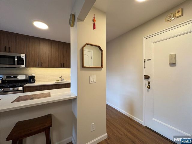2329 Hudson Terrace C3, Fort Lee, NJ 07024