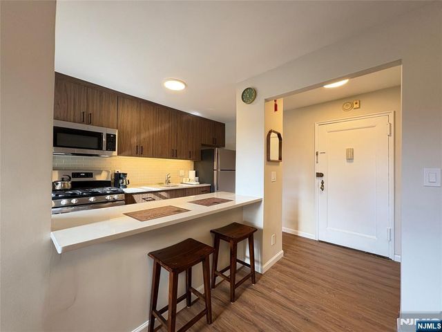 2329 Hudson Terrace C3, Fort Lee, NJ 07024