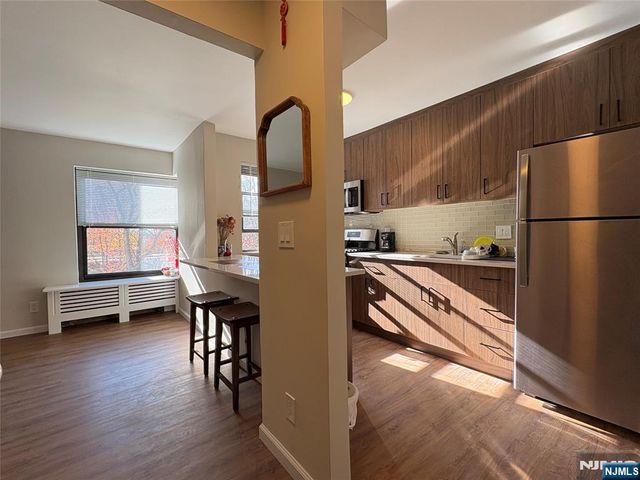 2329 Hudson Terrace C3, Fort Lee, NJ 07024