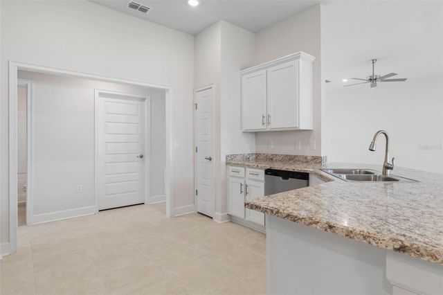 52 UNDERSHIRE PATH, Palm Coast, FL 32164