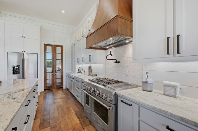 1726 County Road 1255, Savoy, TX 75479