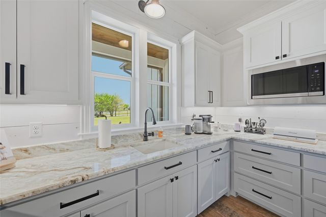 1726 County Road 1255, Savoy, TX 75479