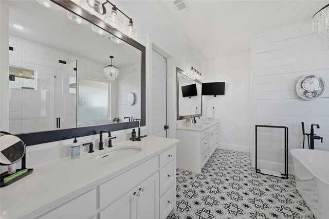 1726 County Road 1255, Savoy, TX 75479