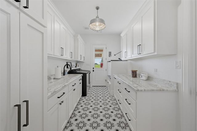 1726 County Road 1255, Savoy, TX 75479