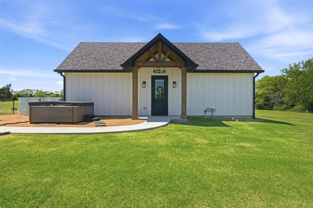 1726 County Road 1255, Savoy, TX 75479
