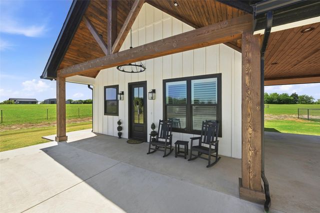 1726 County Road 1255, Savoy, TX 75479