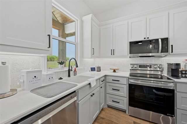 1726 County Road 1255, Savoy, TX 75479