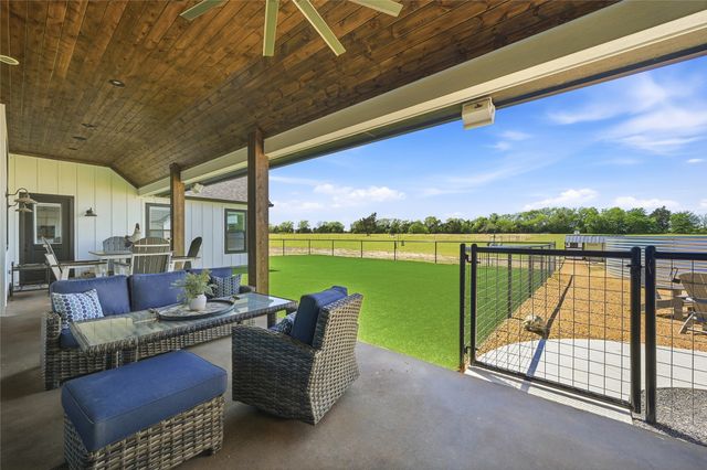 1726 County Road 1255, Savoy, TX 75479
