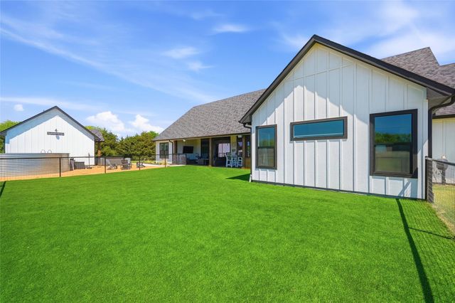 1726 County Road 1255, Savoy, TX 75479