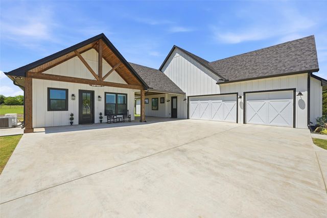 1726 County Road 1255, Savoy, TX 75479