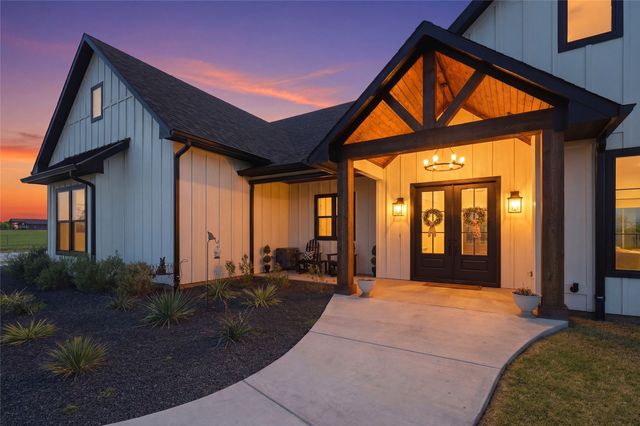1726 County Road 1255, Savoy, TX 75479