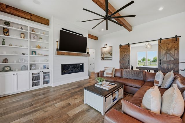 1726 County Road 1255, Savoy, TX 75479