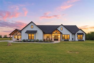 1726 County Road 1255, Savoy, TX 75479