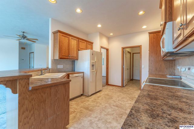 7825 S 94th Street, La Vista, NE 68128