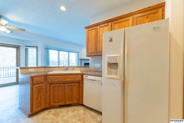 7825 S 94th Street, La Vista, NE 68128